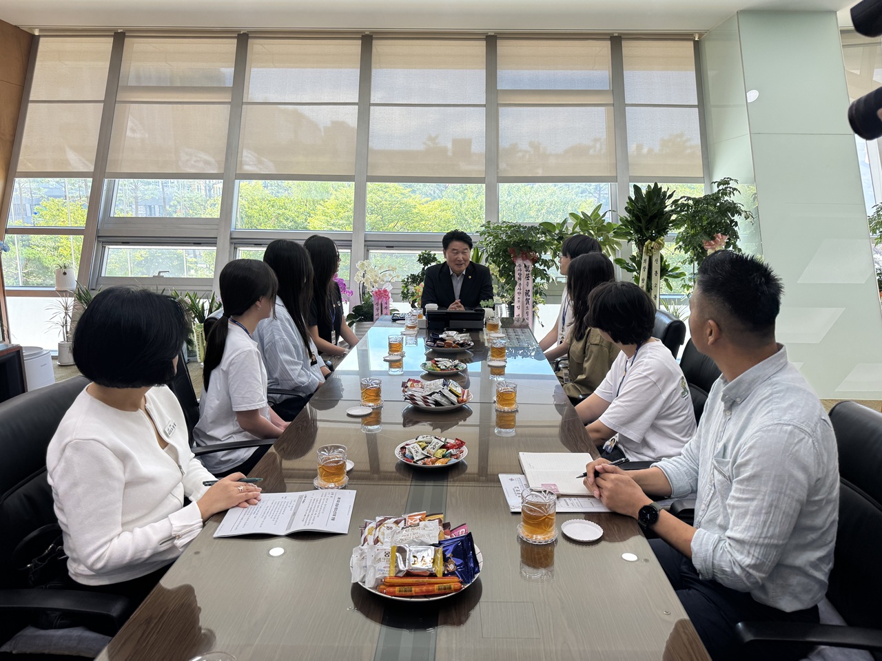 20260907 성남시청소년청년재단 제10대 성남시청소년의회, 성남시의회 의장과 만나다(간담회사진).JPG