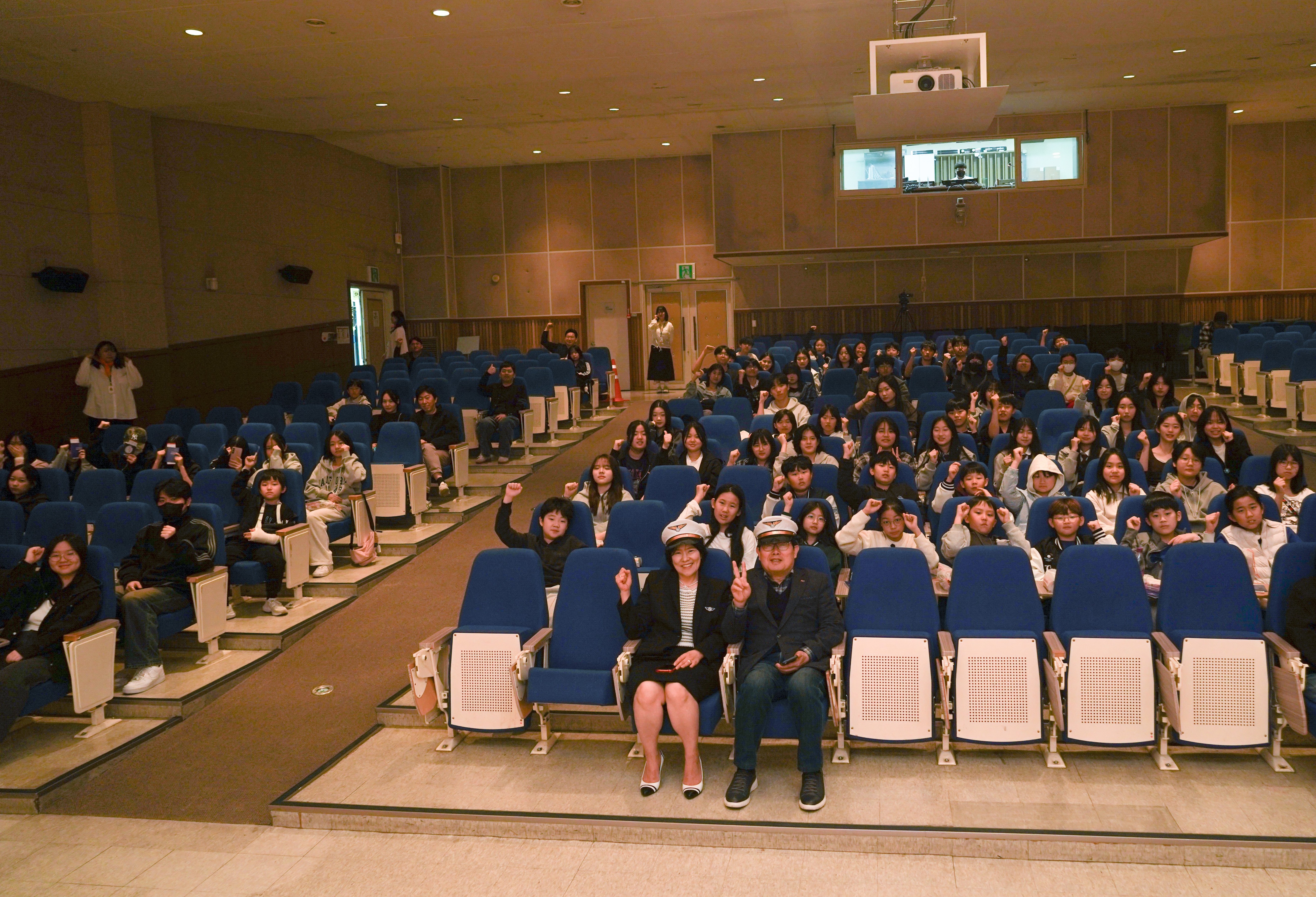 20260331 정자유스센터 자치기구 연합 발대식 단체 사진.jpg